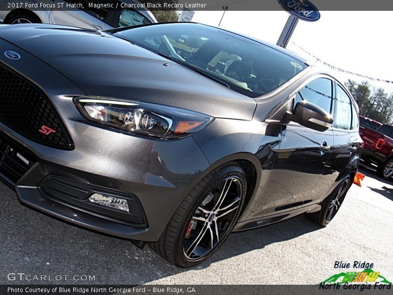 Magnetic / Charcoal Black Recaro Leather 2017 Ford Focus ST Hatch