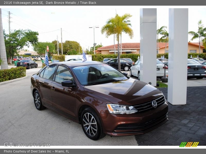 Dark Bronze Metallic / Titan Black 2016 Volkswagen Jetta SE