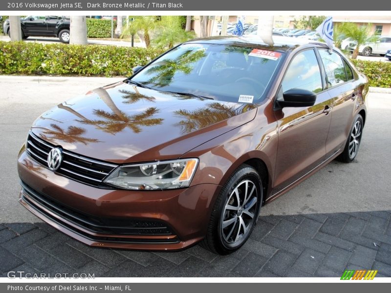 Front 3/4 View of 2016 Jetta SE