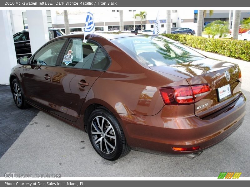 Dark Bronze Metallic / Titan Black 2016 Volkswagen Jetta SE