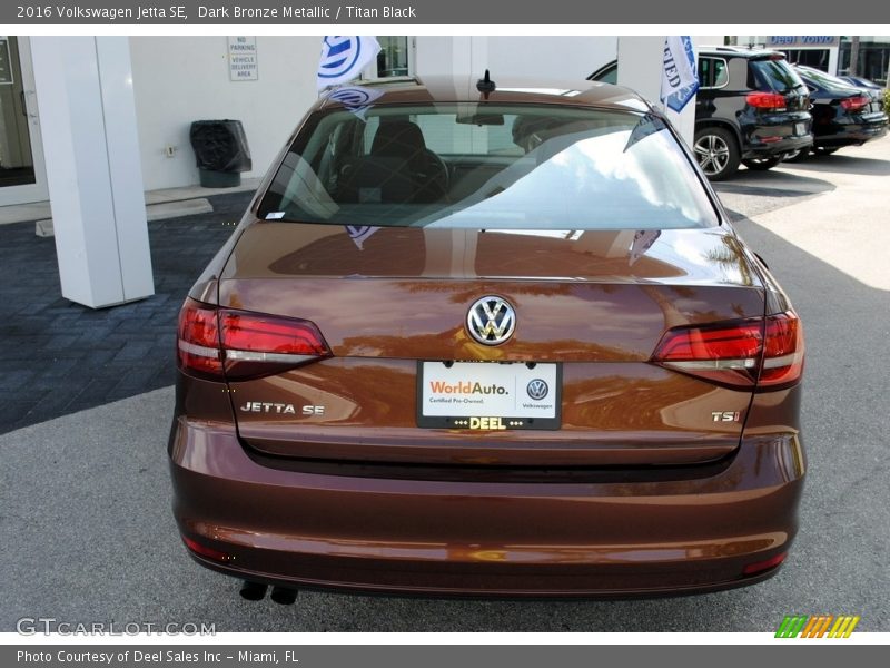 Dark Bronze Metallic / Titan Black 2016 Volkswagen Jetta SE