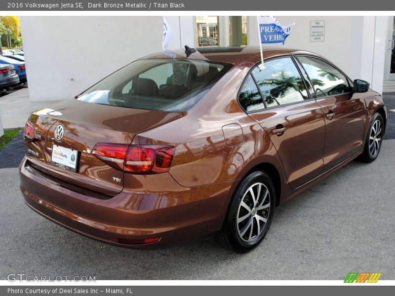 Dark Bronze Metallic / Titan Black 2016 Volkswagen Jetta SE