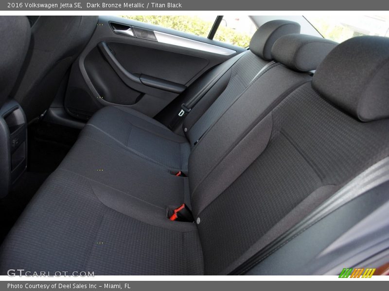 Dark Bronze Metallic / Titan Black 2016 Volkswagen Jetta SE
