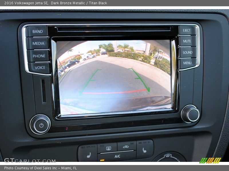 Controls of 2016 Jetta SE