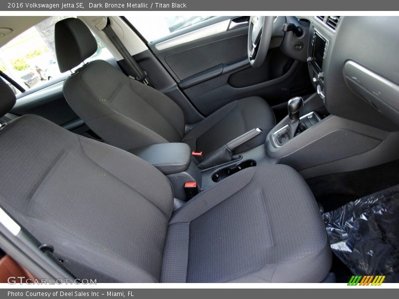 Front Seat of 2016 Jetta SE