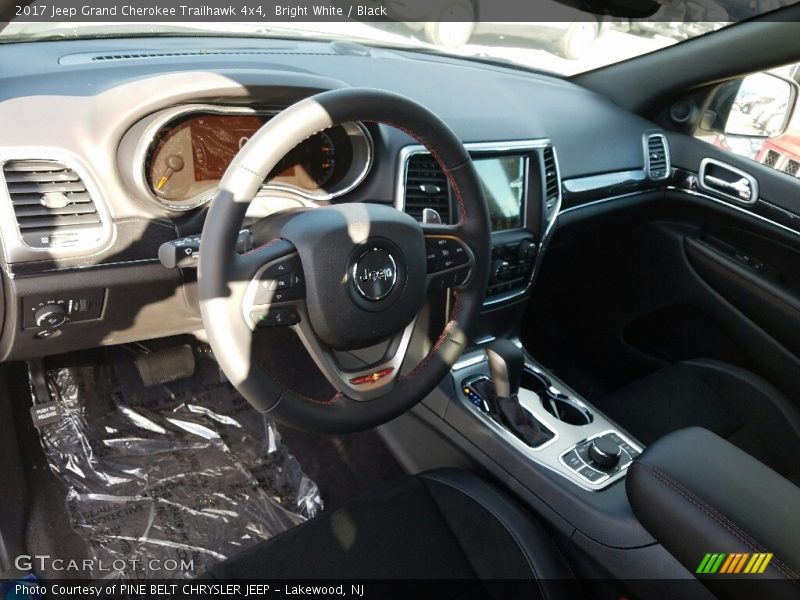 Bright White / Black 2017 Jeep Grand Cherokee Trailhawk 4x4