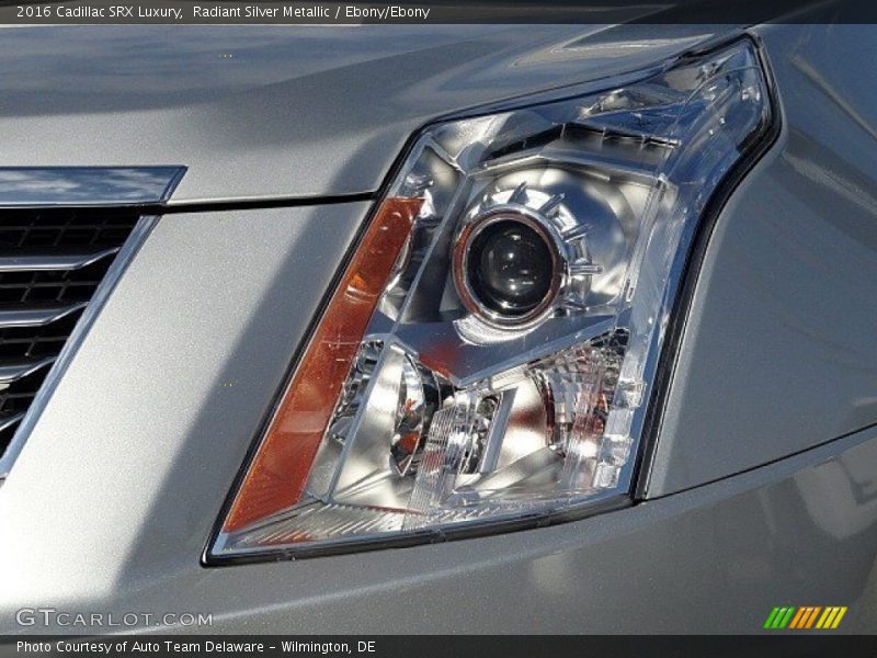 Radiant Silver Metallic / Ebony/Ebony 2016 Cadillac SRX Luxury