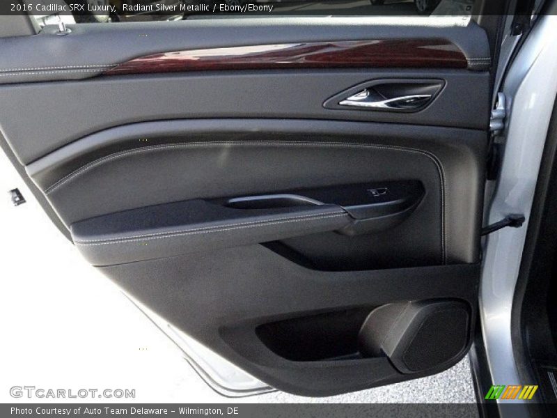 Radiant Silver Metallic / Ebony/Ebony 2016 Cadillac SRX Luxury