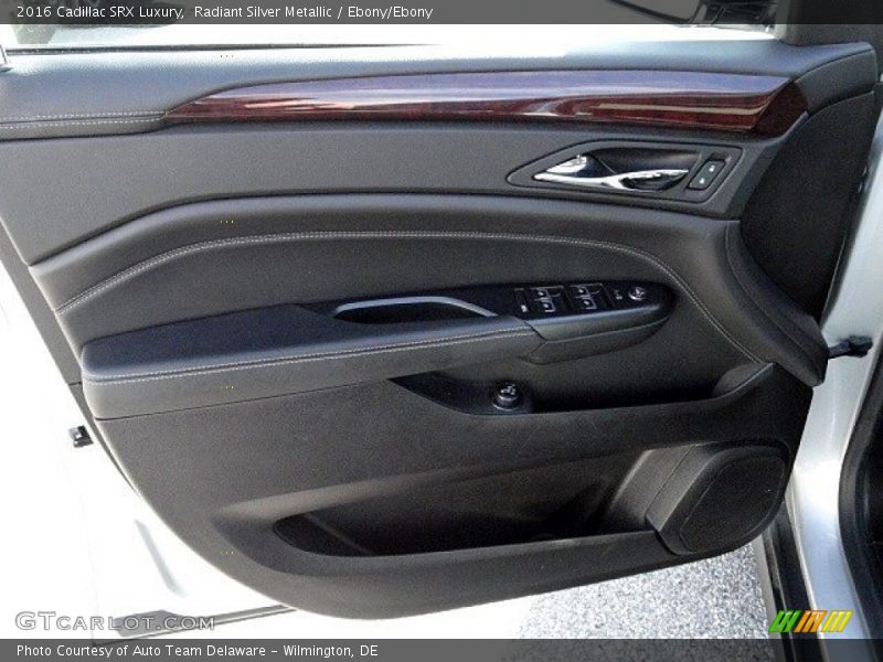 Radiant Silver Metallic / Ebony/Ebony 2016 Cadillac SRX Luxury