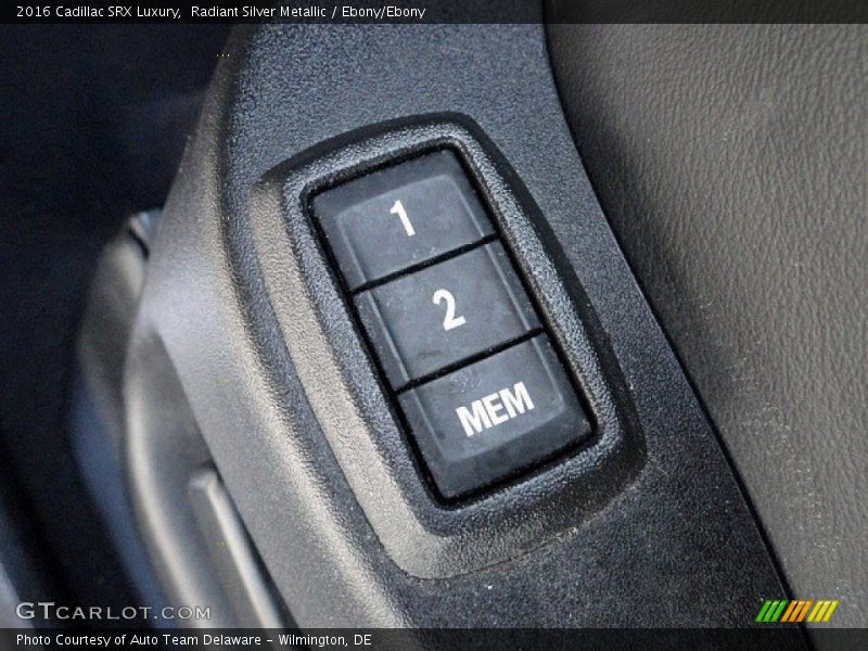Radiant Silver Metallic / Ebony/Ebony 2016 Cadillac SRX Luxury