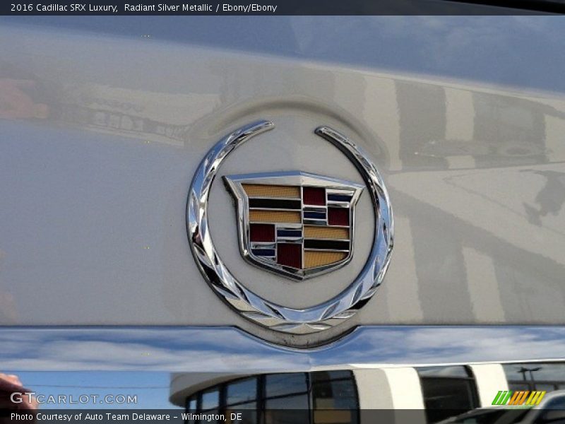 Radiant Silver Metallic / Ebony/Ebony 2016 Cadillac SRX Luxury