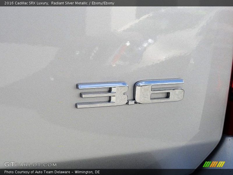 Radiant Silver Metallic / Ebony/Ebony 2016 Cadillac SRX Luxury