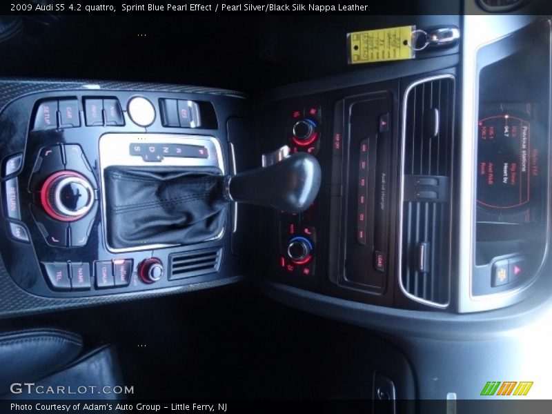 Sprint Blue Pearl Effect / Pearl Silver/Black Silk Nappa Leather 2009 Audi S5 4.2 quattro