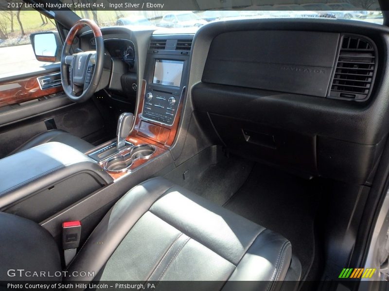 Dashboard of 2017 Navigator Select 4x4
