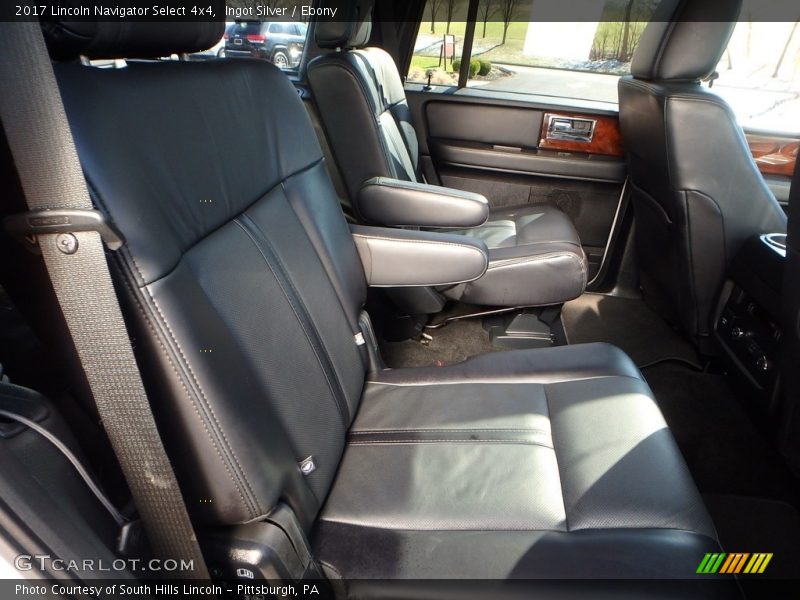 Rear Seat of 2017 Navigator Select 4x4