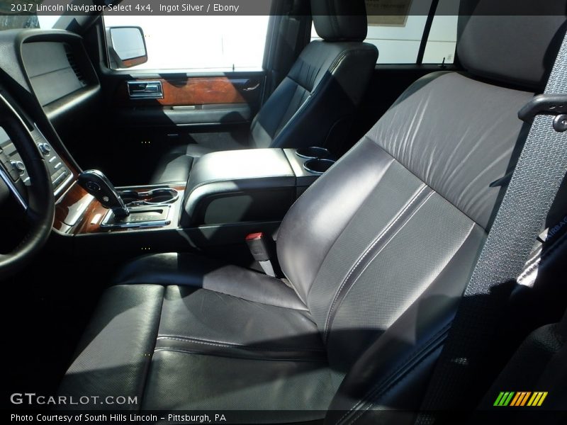 Front Seat of 2017 Navigator Select 4x4