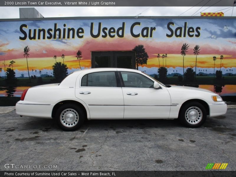 Vibrant White / Light Graphite 2000 Lincoln Town Car Executive