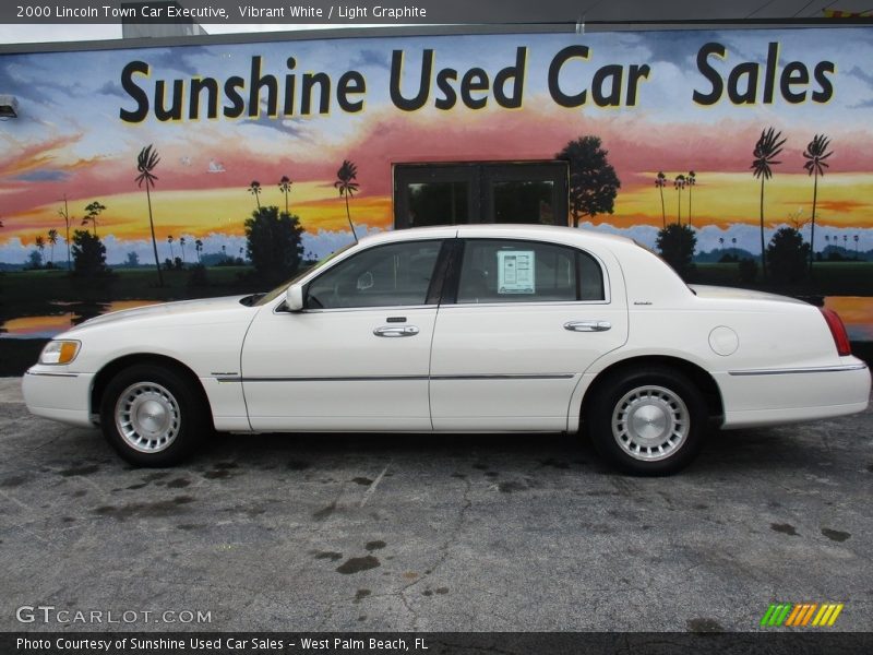 Vibrant White / Light Graphite 2000 Lincoln Town Car Executive