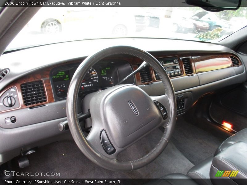 Vibrant White / Light Graphite 2000 Lincoln Town Car Executive