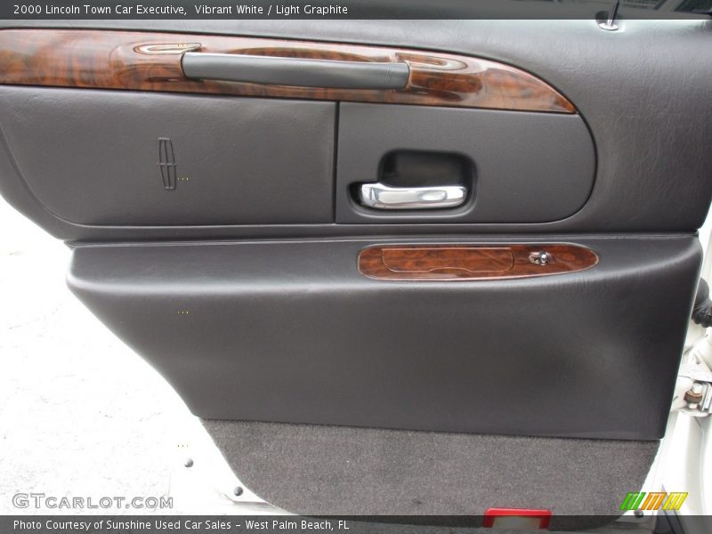 Vibrant White / Light Graphite 2000 Lincoln Town Car Executive