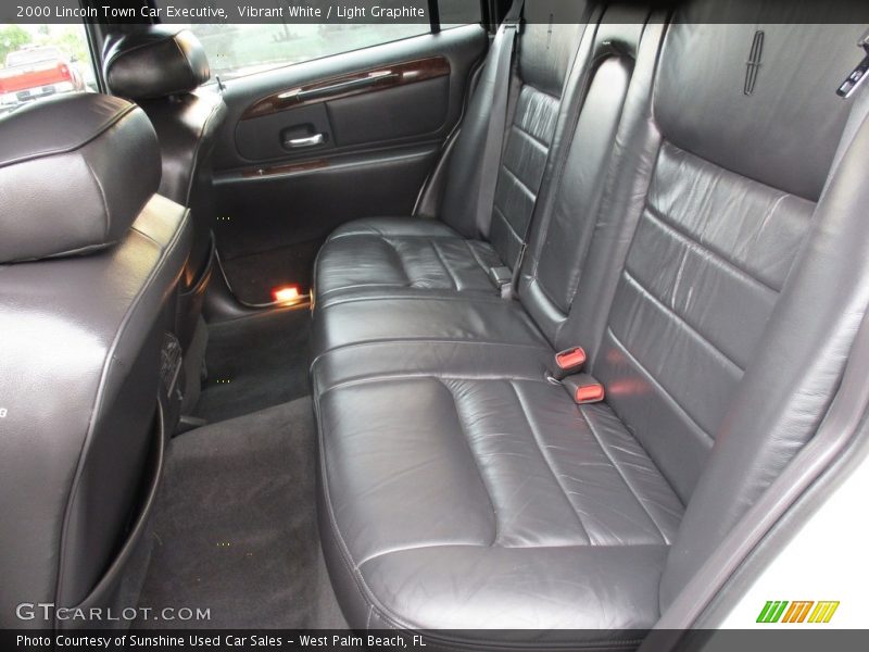 Vibrant White / Light Graphite 2000 Lincoln Town Car Executive