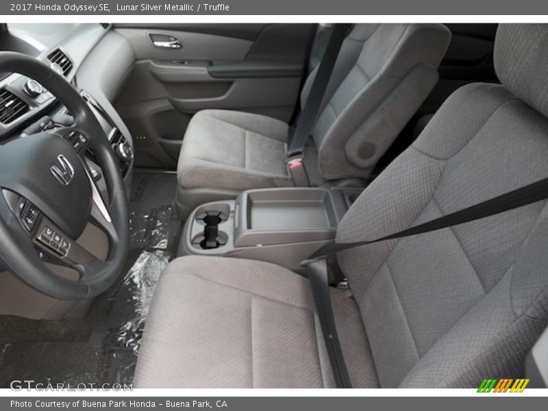 Lunar Silver Metallic / Truffle 2017 Honda Odyssey SE