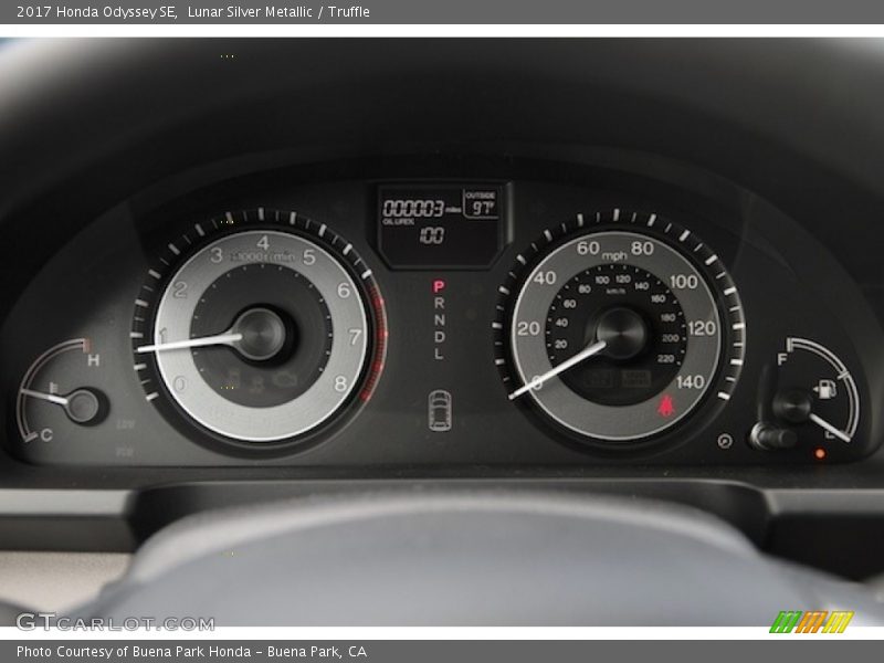 Lunar Silver Metallic / Truffle 2017 Honda Odyssey SE