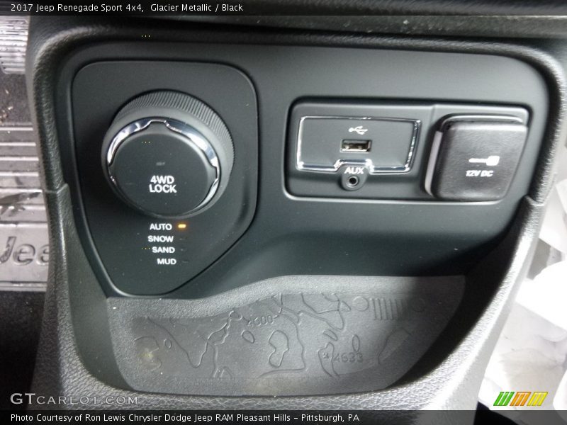 Glacier Metallic / Black 2017 Jeep Renegade Sport 4x4