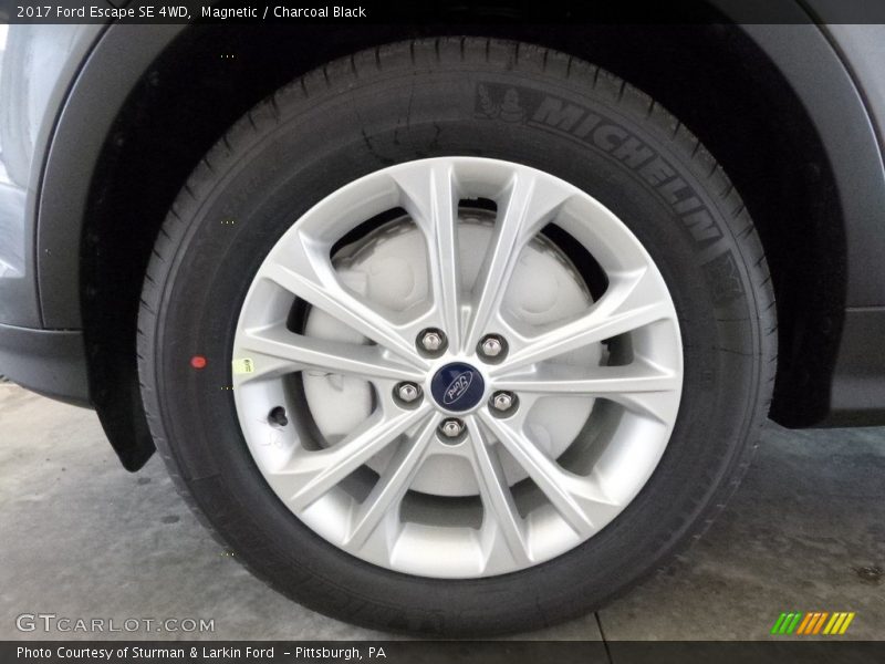 Magnetic / Charcoal Black 2017 Ford Escape SE 4WD