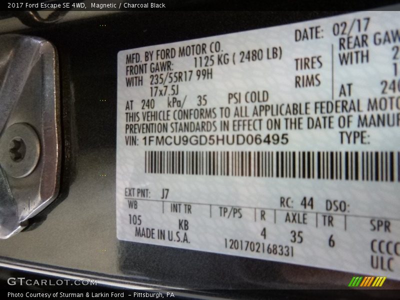 Magnetic / Charcoal Black 2017 Ford Escape SE 4WD