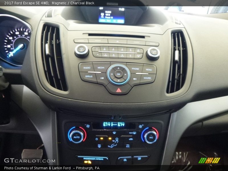 Magnetic / Charcoal Black 2017 Ford Escape SE 4WD