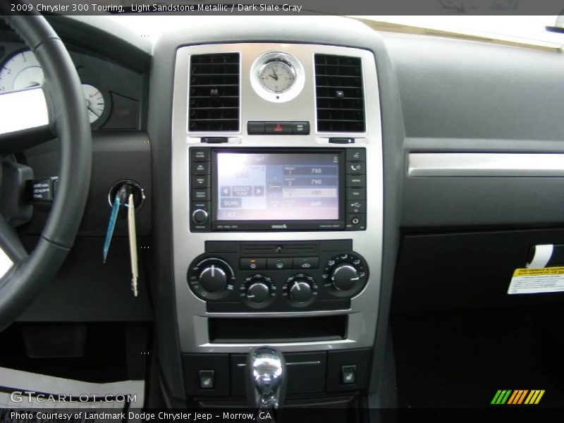 Light Sandstone Metallic / Dark Slate Gray 2009 Chrysler 300 Touring