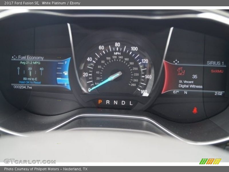 White Platinum / Ebony 2017 Ford Fusion SE
