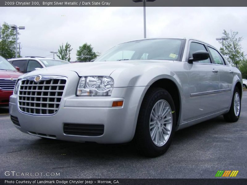 Bright Silver Metallic / Dark Slate Gray 2009 Chrysler 300