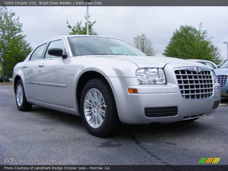 Bright Silver Metallic / Dark Slate Gray 2009 Chrysler 300