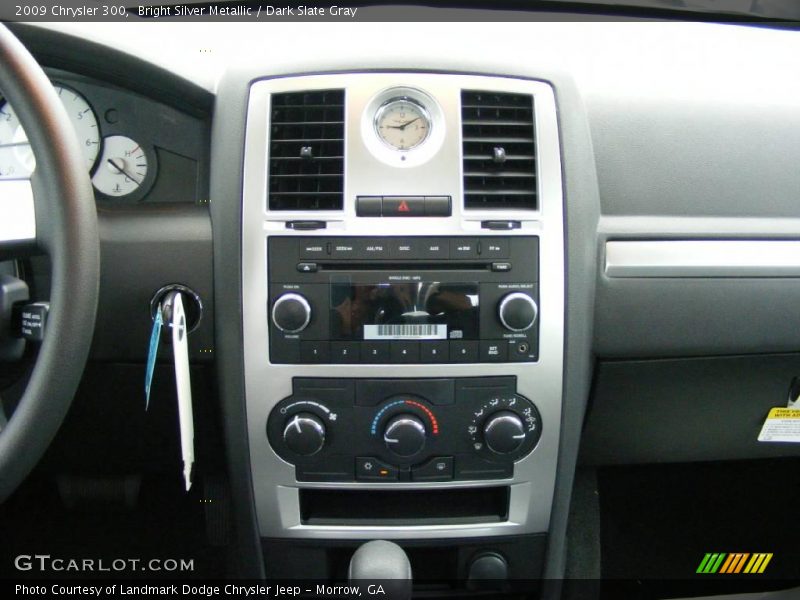 Bright Silver Metallic / Dark Slate Gray 2009 Chrysler 300