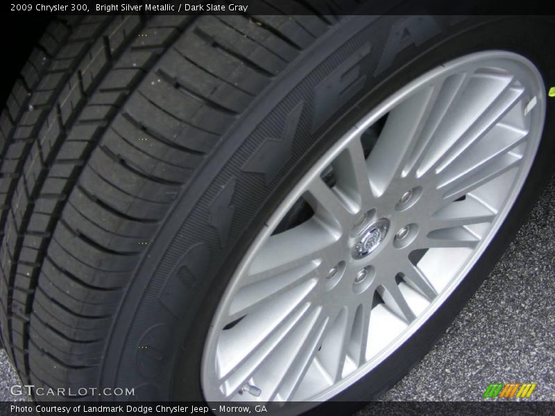 Bright Silver Metallic / Dark Slate Gray 2009 Chrysler 300
