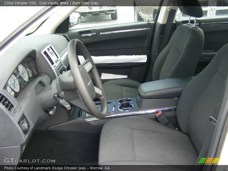 Cool Vanilla White / Dark Slate Gray 2009 Chrysler 300