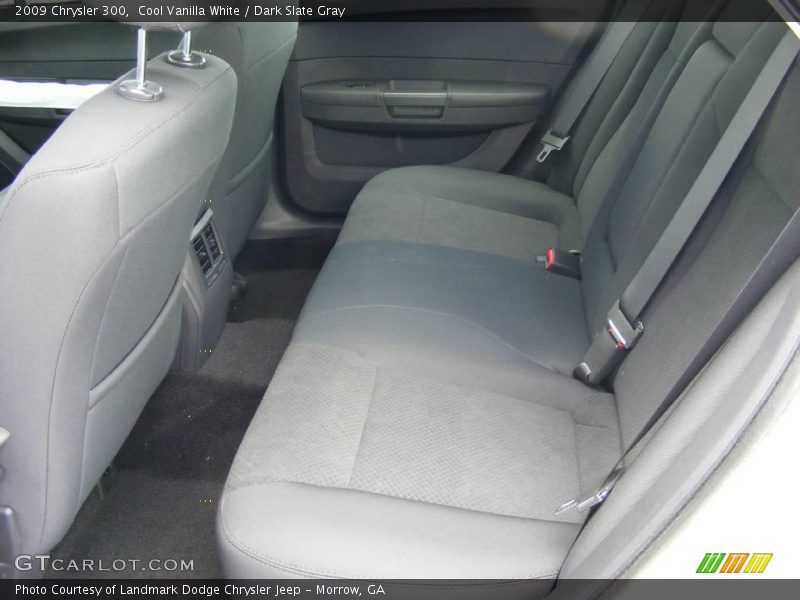 Cool Vanilla White / Dark Slate Gray 2009 Chrysler 300