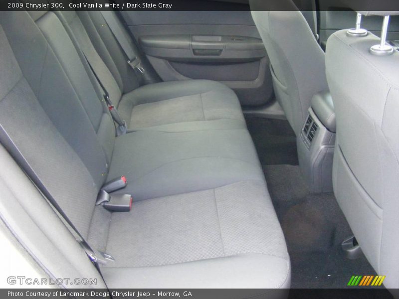 Cool Vanilla White / Dark Slate Gray 2009 Chrysler 300
