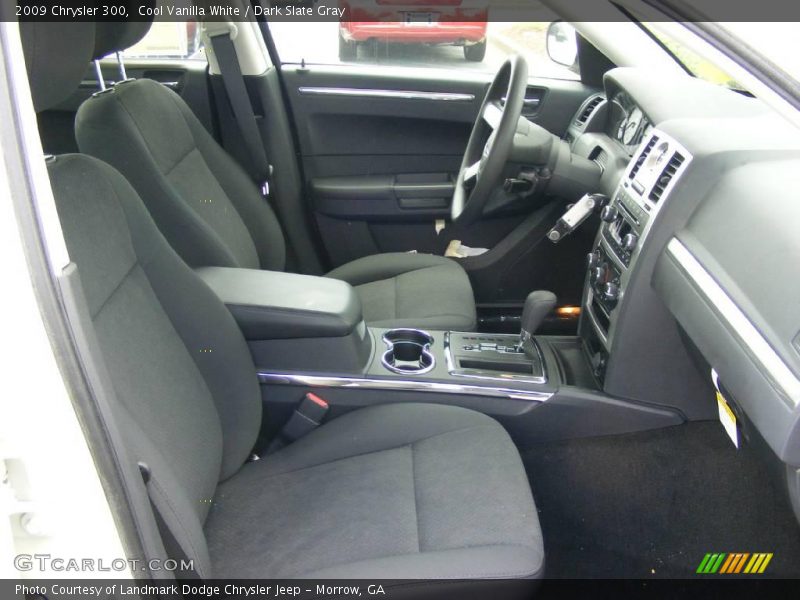Cool Vanilla White / Dark Slate Gray 2009 Chrysler 300