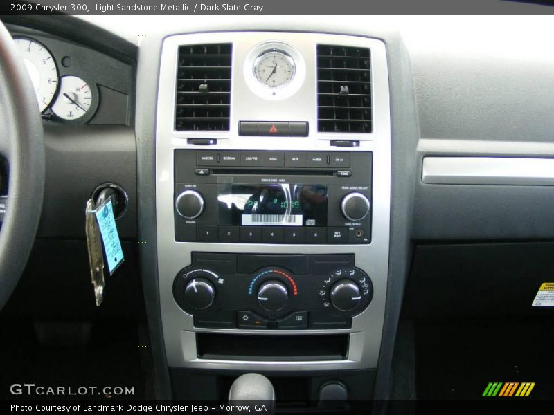 Light Sandstone Metallic / Dark Slate Gray 2009 Chrysler 300