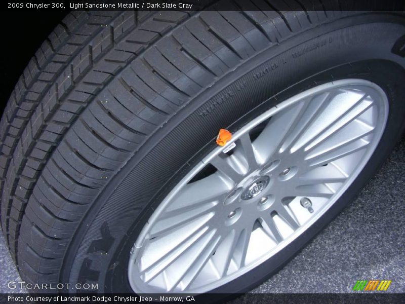 Light Sandstone Metallic / Dark Slate Gray 2009 Chrysler 300