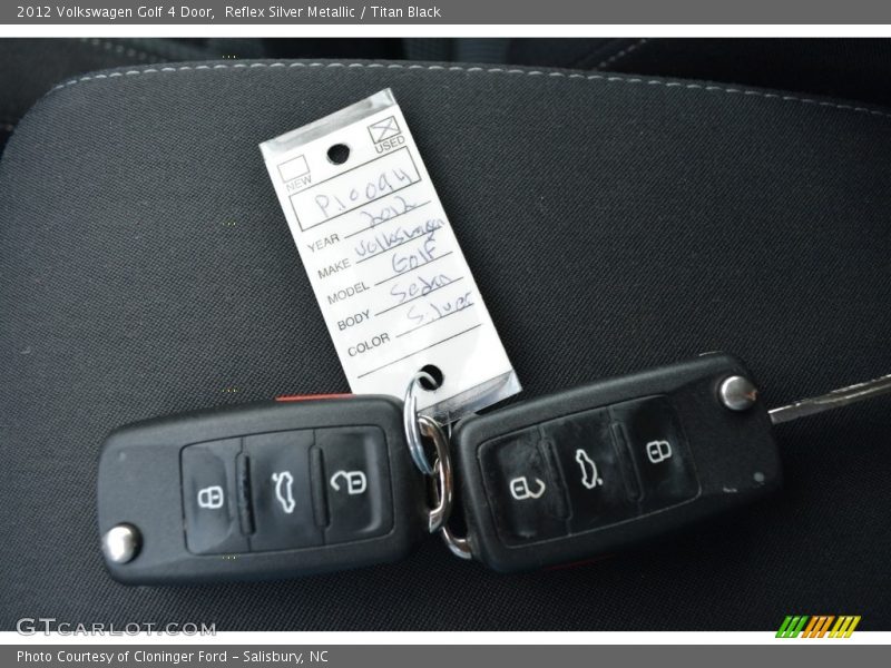 Reflex Silver Metallic / Titan Black 2012 Volkswagen Golf 4 Door