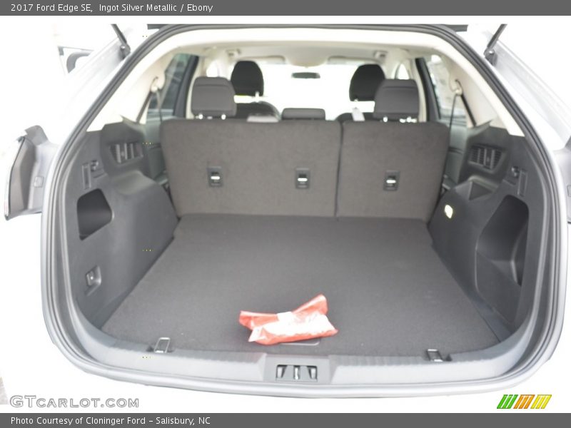 Ingot Silver Metallic / Ebony 2017 Ford Edge SE