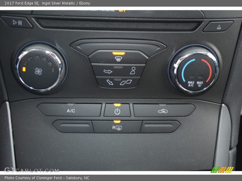 Ingot Silver Metallic / Ebony 2017 Ford Edge SE
