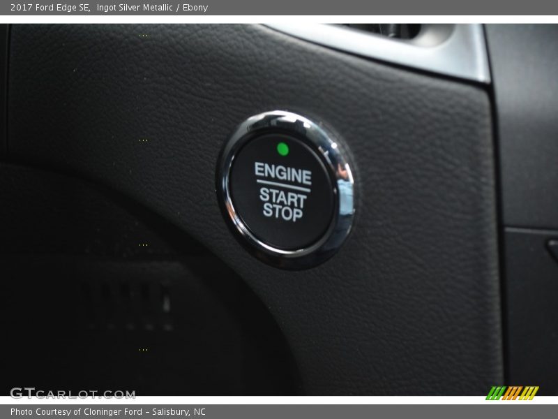 Ingot Silver Metallic / Ebony 2017 Ford Edge SE