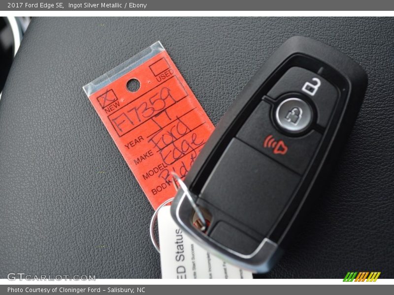 Ingot Silver Metallic / Ebony 2017 Ford Edge SE