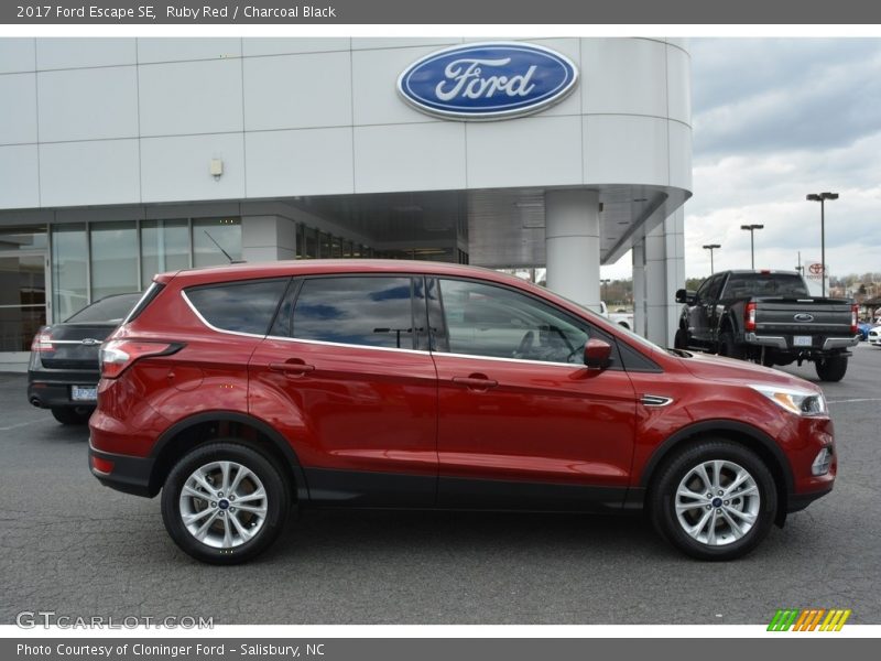 Ruby Red / Charcoal Black 2017 Ford Escape SE