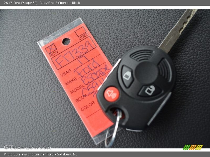 Ruby Red / Charcoal Black 2017 Ford Escape SE